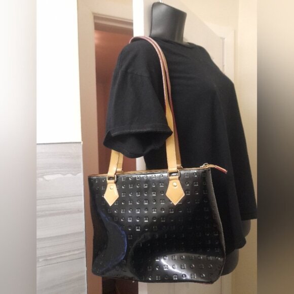 Arcadia - Patent Leather Shoulder Bag - Picture 12 of 14